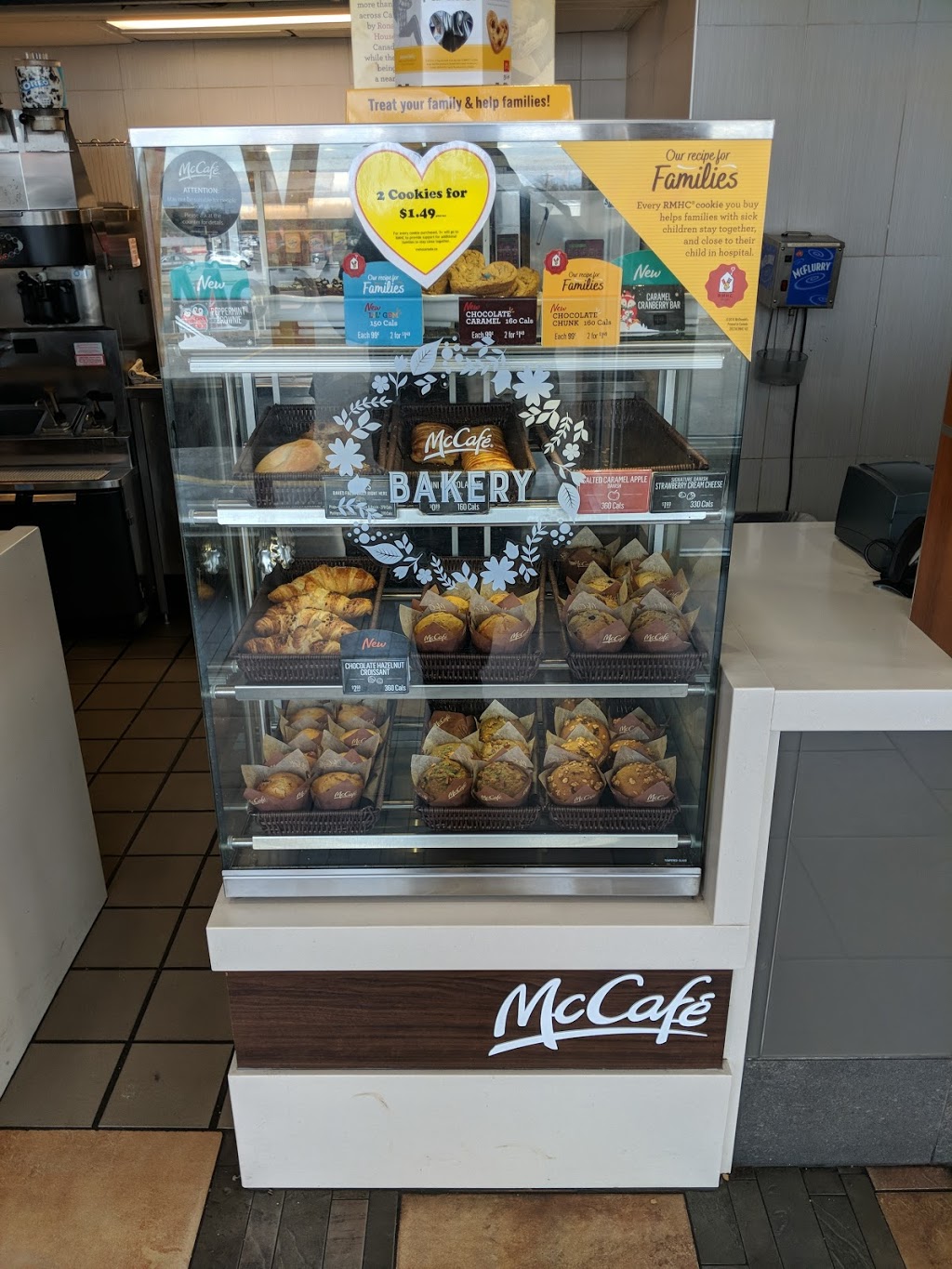 McDonalds | 210 Glendale Ave, St. Catharines, ON L2T 3Y6, Canada | Phone: (905) 688-8877