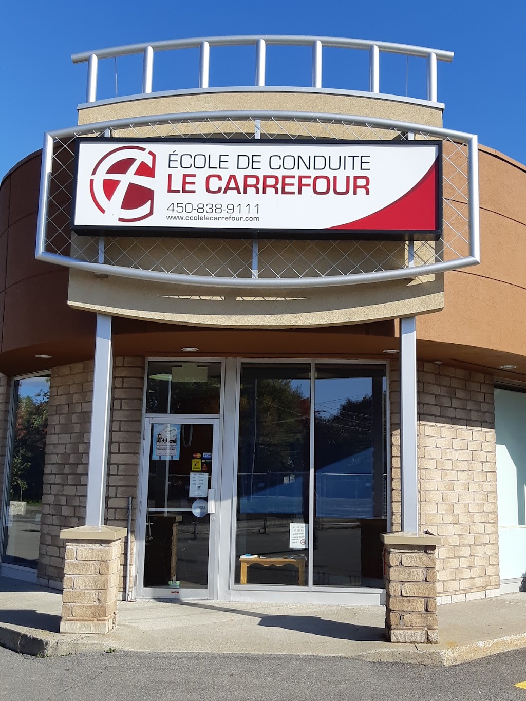 School Driving Le Carrefour | 518 Boulevard Ste Anne, Sainte-Anne-des-Plaines, QC J0N 1H0, Canada | Phone: (450) 838-9111