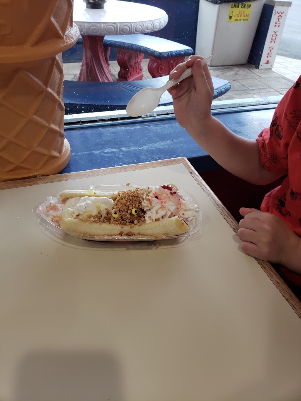 Lickem Up Ice Cream | 35610 Jefferson Ave, Harrison Charter Township, MI 48045, USA | Phone: (586) 792-8755