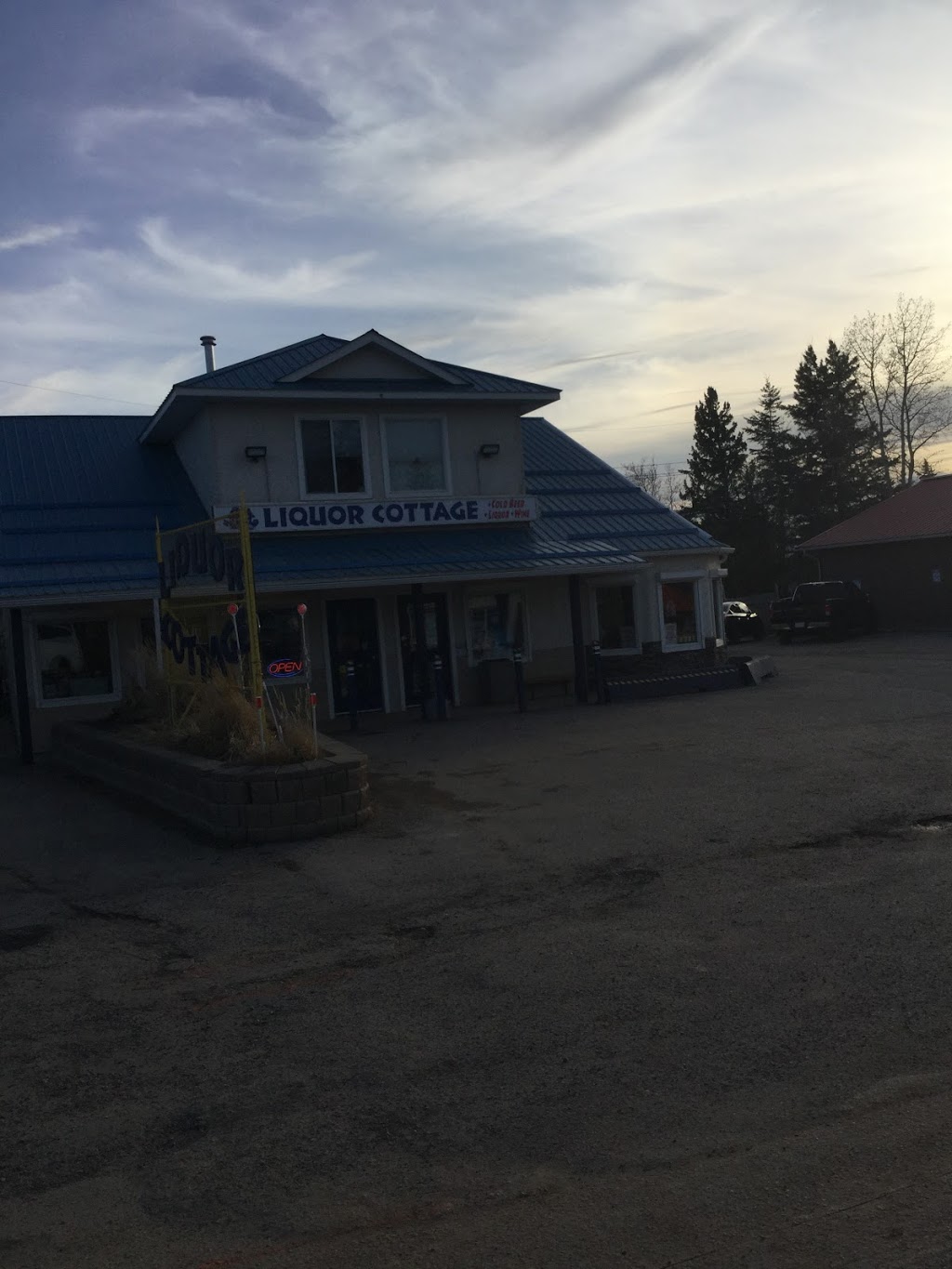 Liquor Cottage | 4720 47 St, Alberta Beach, AB T0E 0A0, Canada | Phone: (780) 924-3385