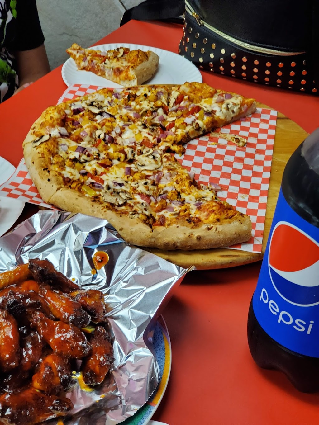 Double Double Pizza and Chicken | 3095 Hurontario St, Mississauga, ON L5B 1N7, Canada | Phone: (905) 276-0622