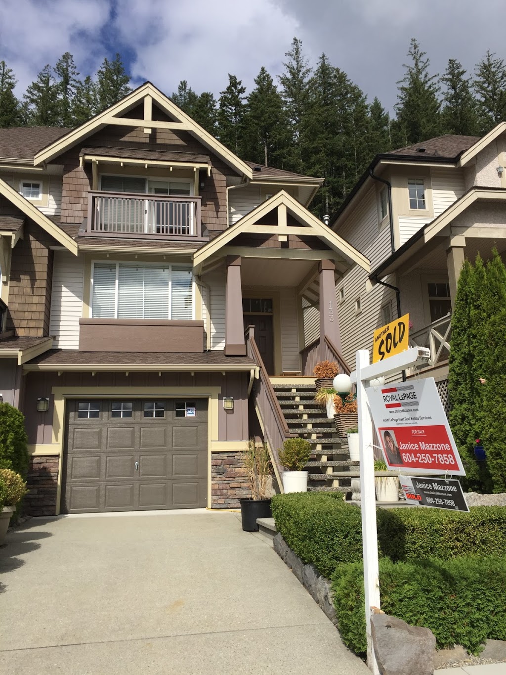 Janice Mazzone Real Estate Professional | 2185 Austin Ave, Coquitlam, BC V3K 3R9, Canada | Phone: (604) 250-7858