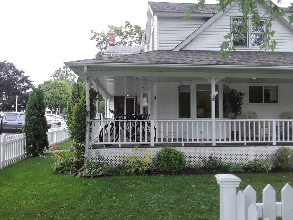 Finlay House Bed and Breakfast | 8 Nelles St, Niagara-on-the-Lake, ON L0S 1J0, Canada | Phone: (905) 468-7671