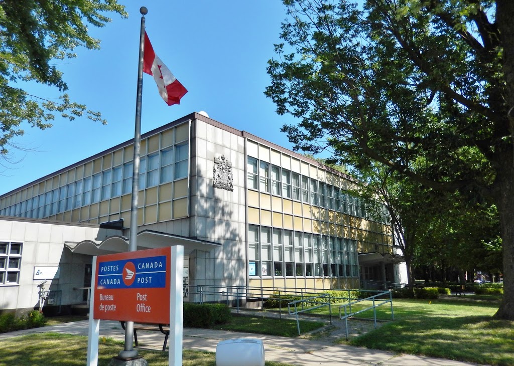 Canada Post | 2020 Rue Girouard O, Saint-Hyacinthe, QC J2S 3A0, Canada