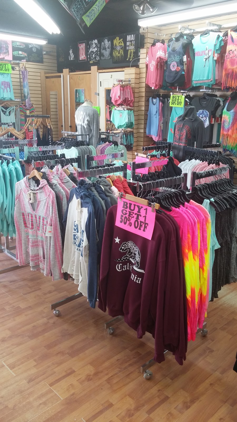 Lake shore store | 101 Main St, Sauble Beach, ON N0H 2G0, Canada | Phone: (519) 422-1444