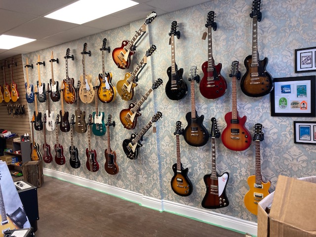 Black Rose Guitar House | 18 Mill St E, Acton, ON L7J 1G9, Canada | Phone: (519) 929-9094