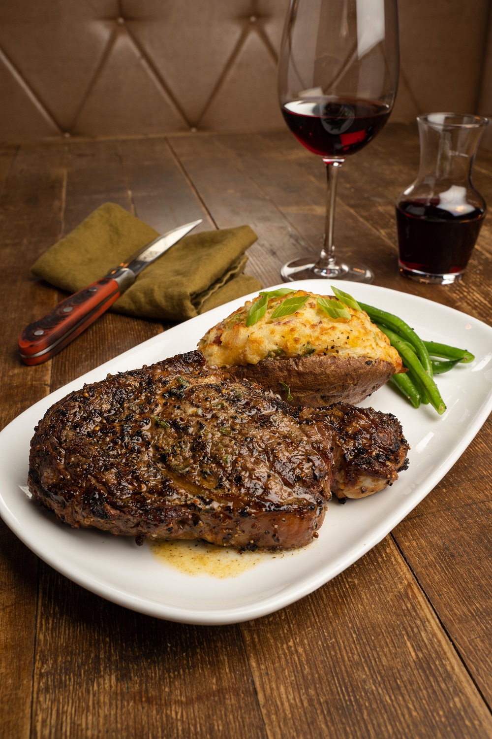 MR MIKES Steakhouse Casual | 5509 46 St, Olds, AB T4H 1H5, Canada | Phone: (403) 791-6885