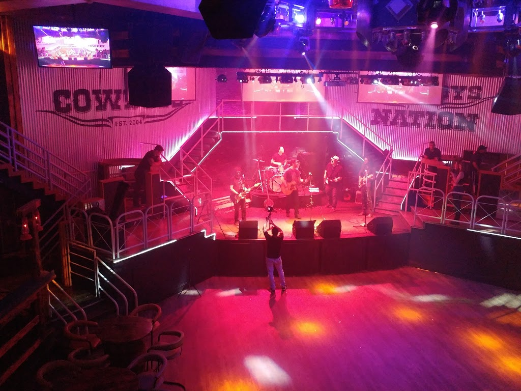 Cowboys Roadhouse | 1034 Elizabeth Rd, Winnipeg, MB R2J 1B3, Canada | Phone: (204) 253-2641