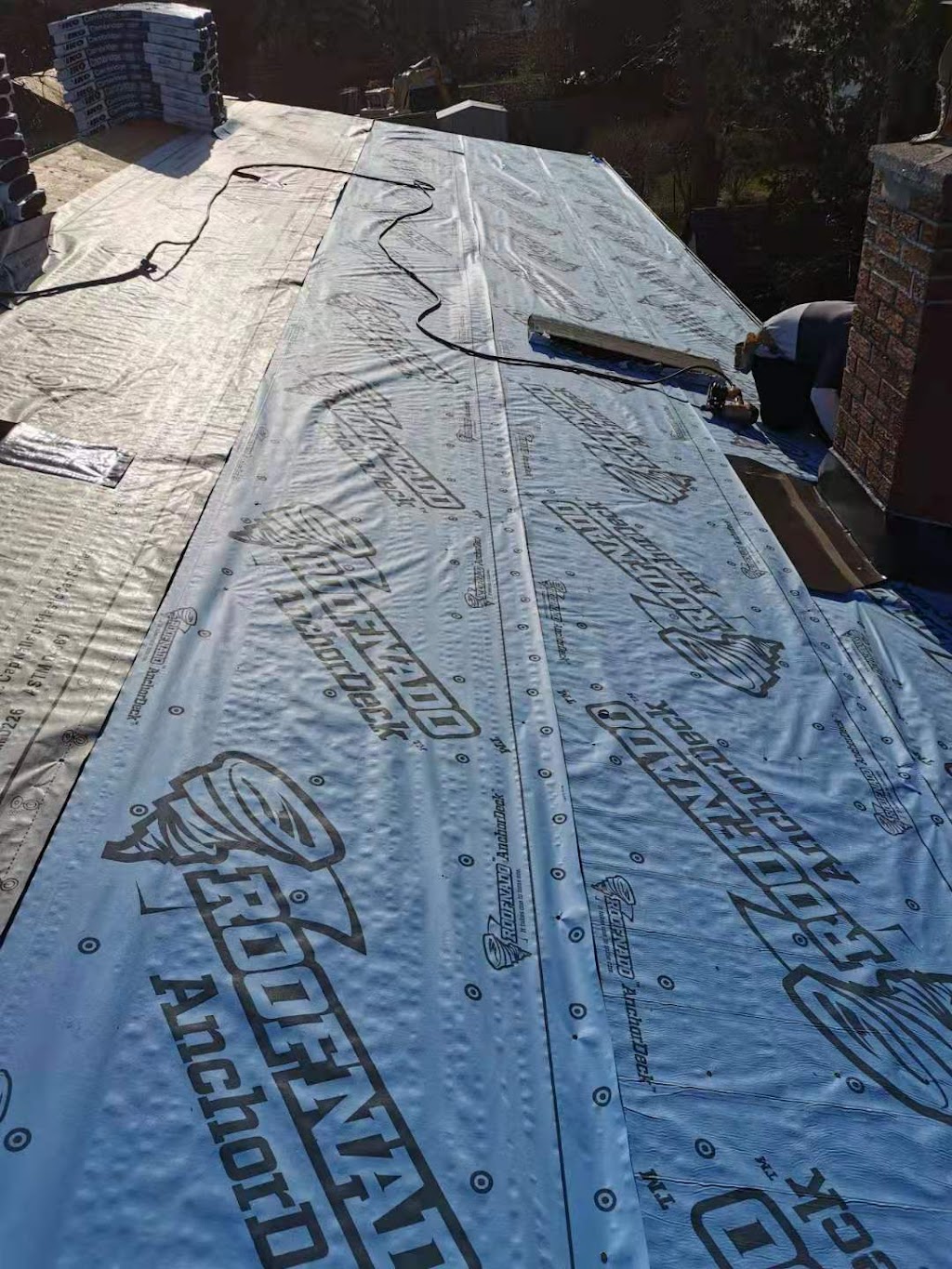 Yi Jia Pro Roofing | 1840 Pilgrims Way, Oakville, ON L6M 1W9, Canada | Phone: (437) 989-8689