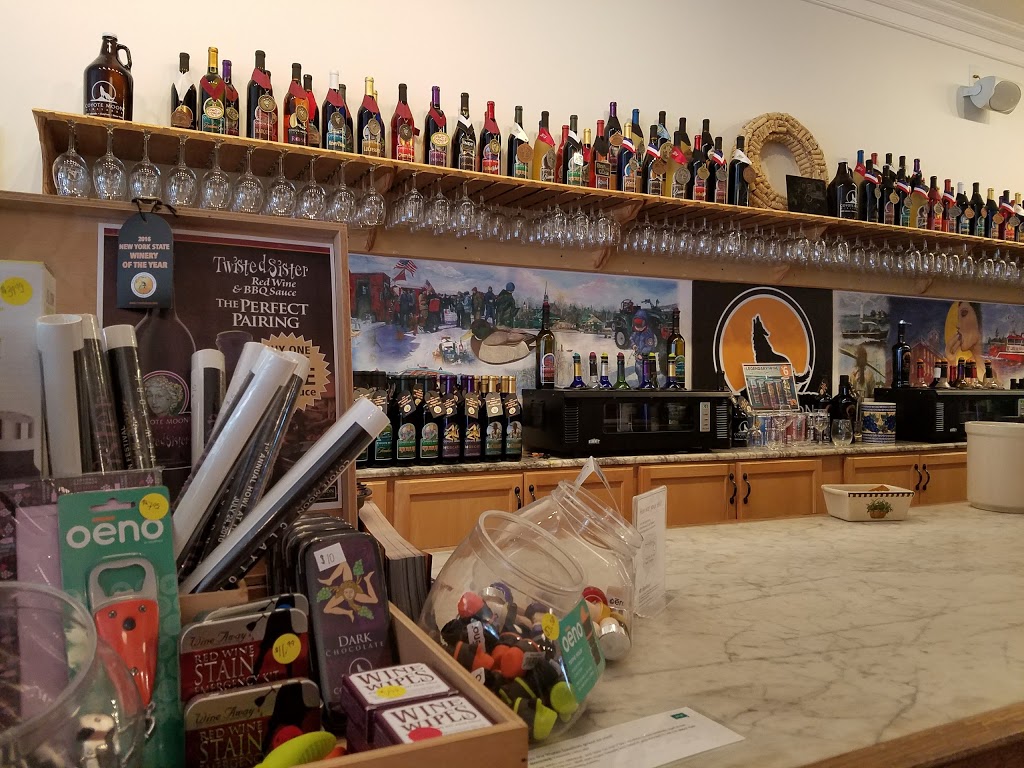 Coyote Moon Vineyards on the River | 524 Riverside Dr, Clayton, NY 13624, USA | Phone: (315) 686-4030