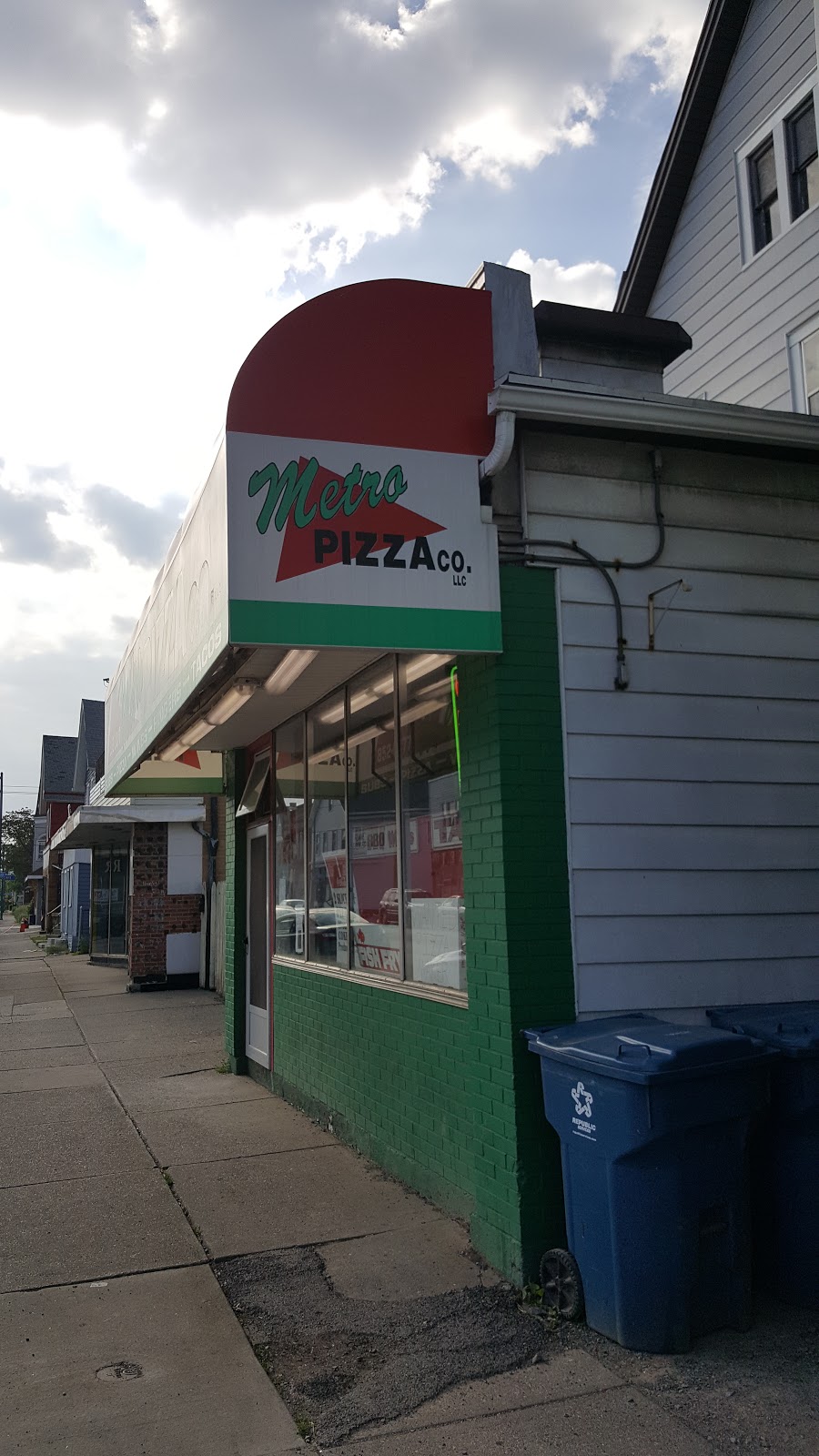 Metro Pizza Co | 920 Clinton St, Buffalo, NY 14210, USA | Phone: (716) 852-0377