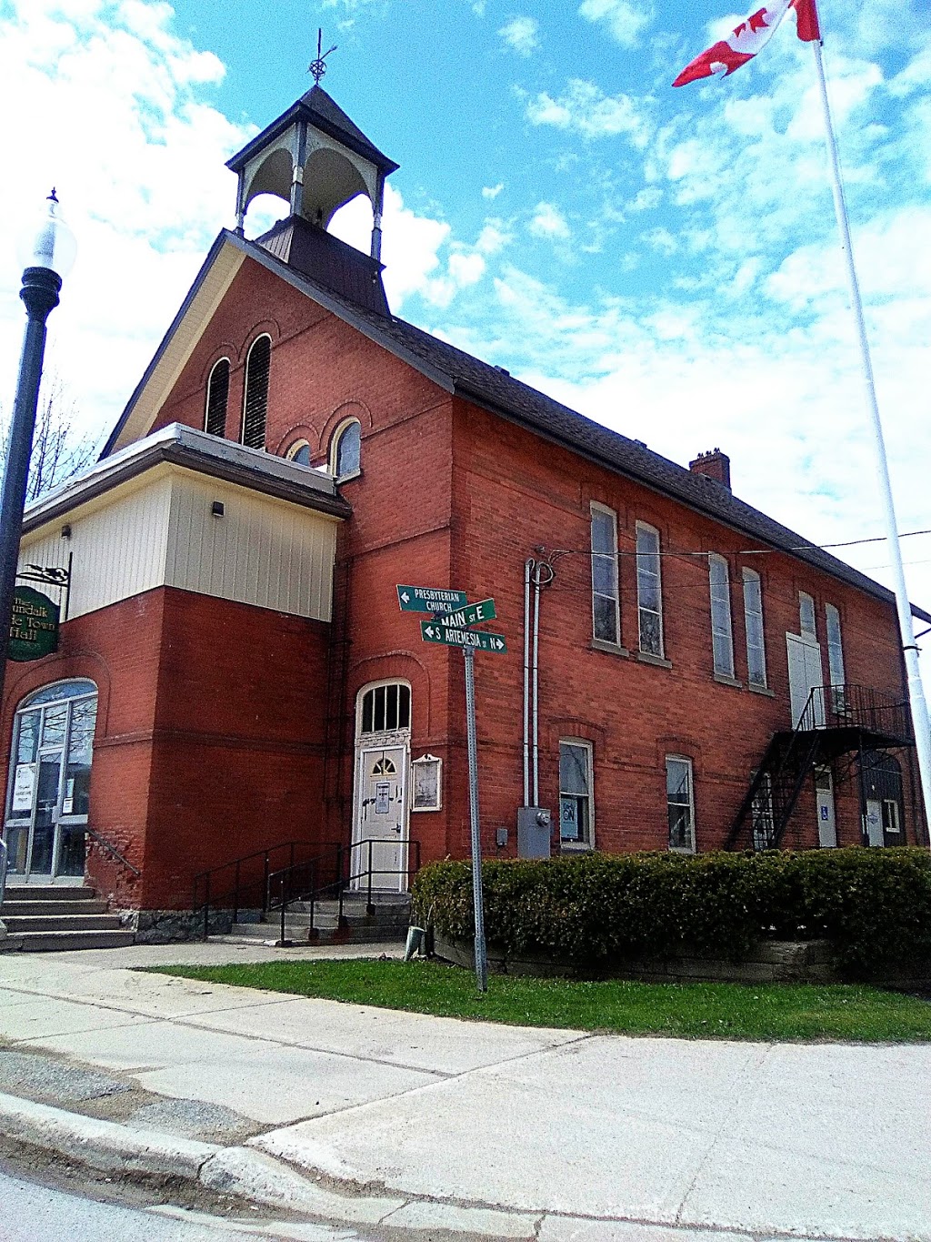 Dundalk Olde Town Hall | 80 Main St E, Dundalk, ON N0C 1B0, Canada | Phone: (519) 923-2110