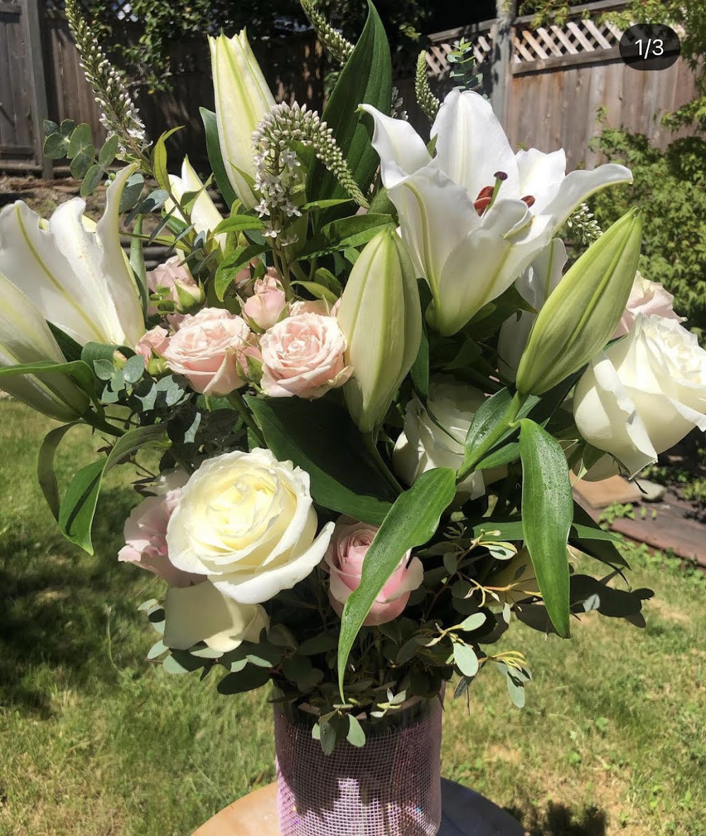 Kushus Floral Designs | 1510 8th Ave, New Westminster, BC V3M 2S4, Canada | Phone: (604) 837-8176