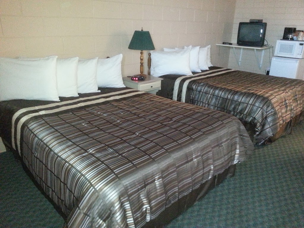 Maple Leaf Motel | 115 Taylor St, Emerson, MB R0A 0L0, Canada | Phone: (204) 373-2594