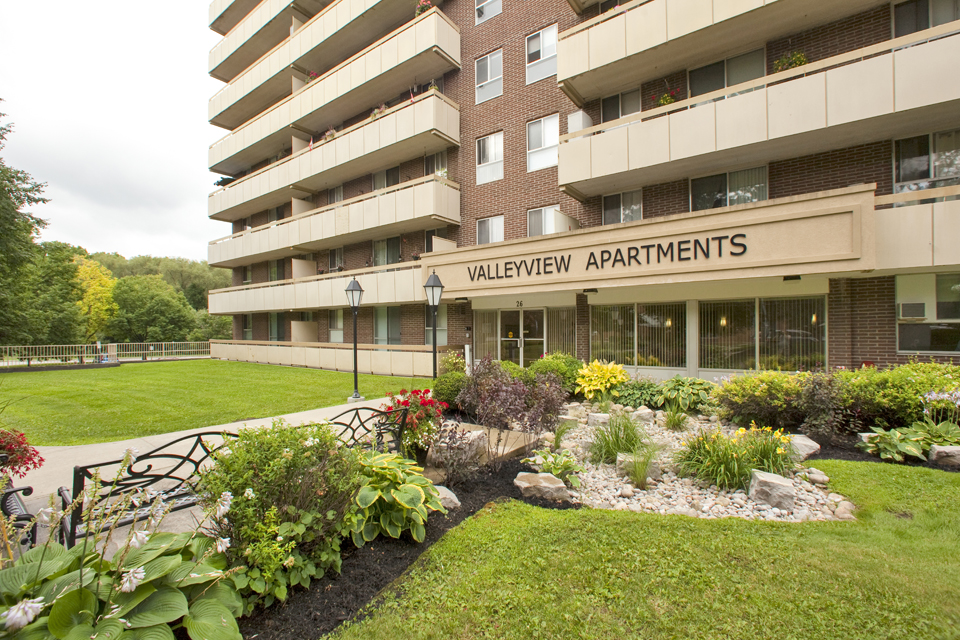 Valleyview Apartments | 26 Lorne Ave, Newmarket, ON L3Y 5G4, Canada | Phone: (905) 898-7863