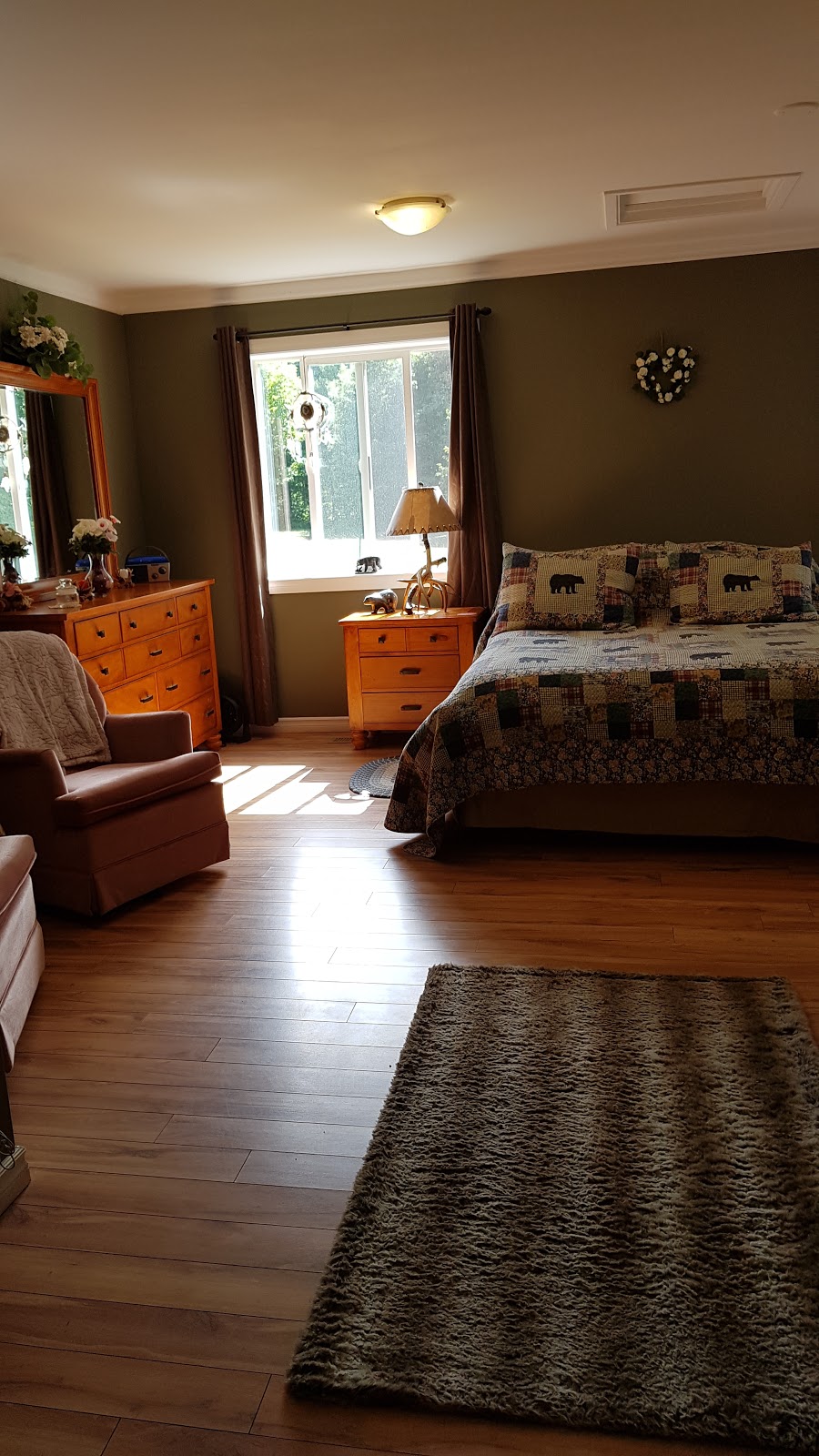 Bear & Butterfly Bed and Breakfast | 755 Jones Rd, Gravenhurst, ON P1P 1R1, Canada | Phone: (705) 394-4981