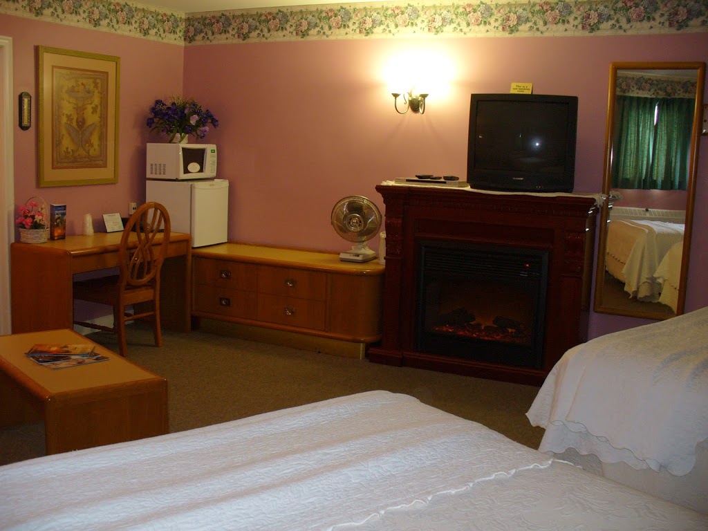 Hilltop Motel | 300 S Sykes St, Meaford, ON N4L 1C7, Canada | Phone: (519) 538-1700