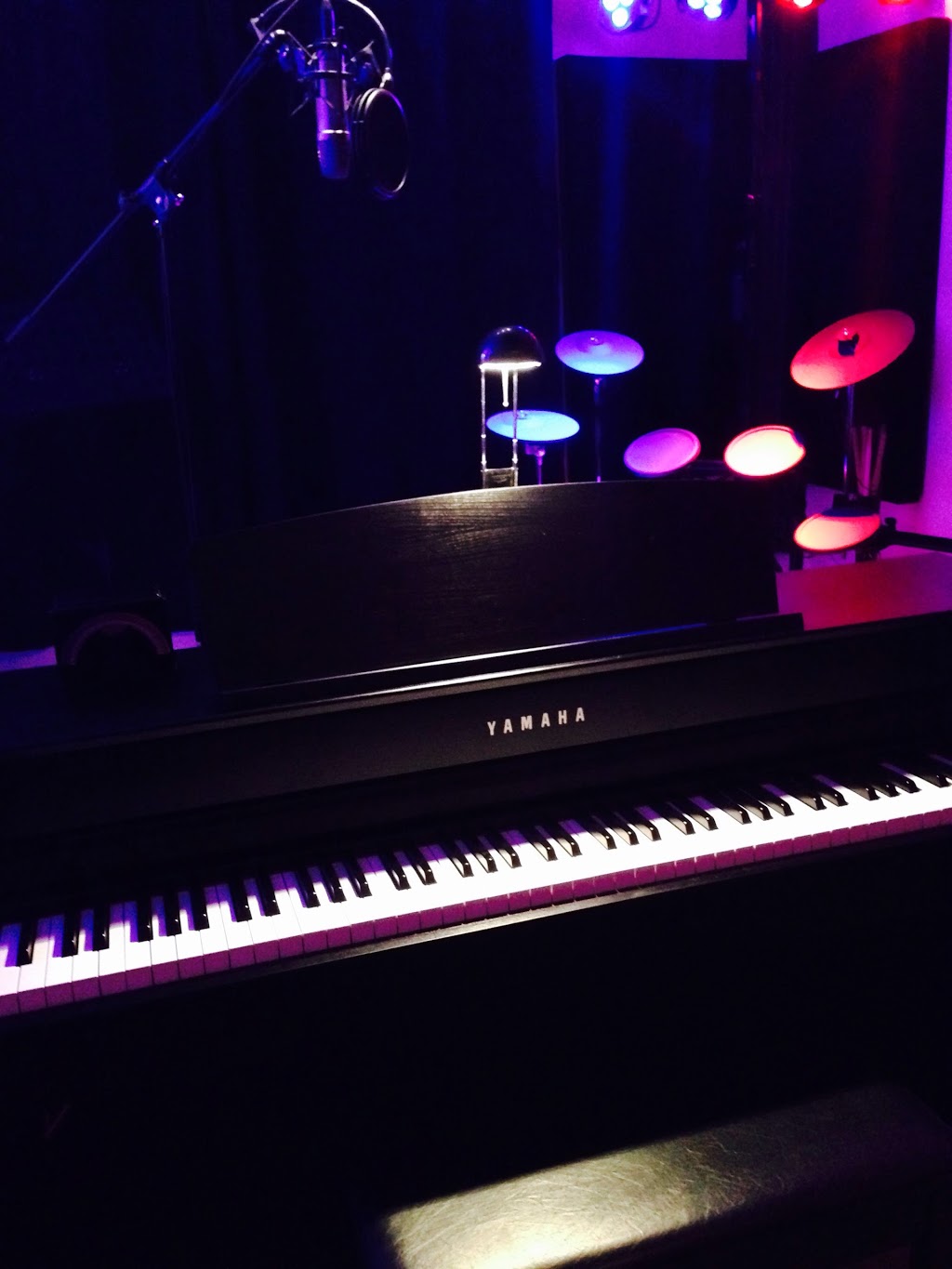 Camche Studio Cours De Chant, Piano, Violon, Violoncelle & Enreg | 327 Rue de la Terrasse Drouin, Saint-Colomban, QC J5K 1Z1, Canada | Phone: (514) 475-0599