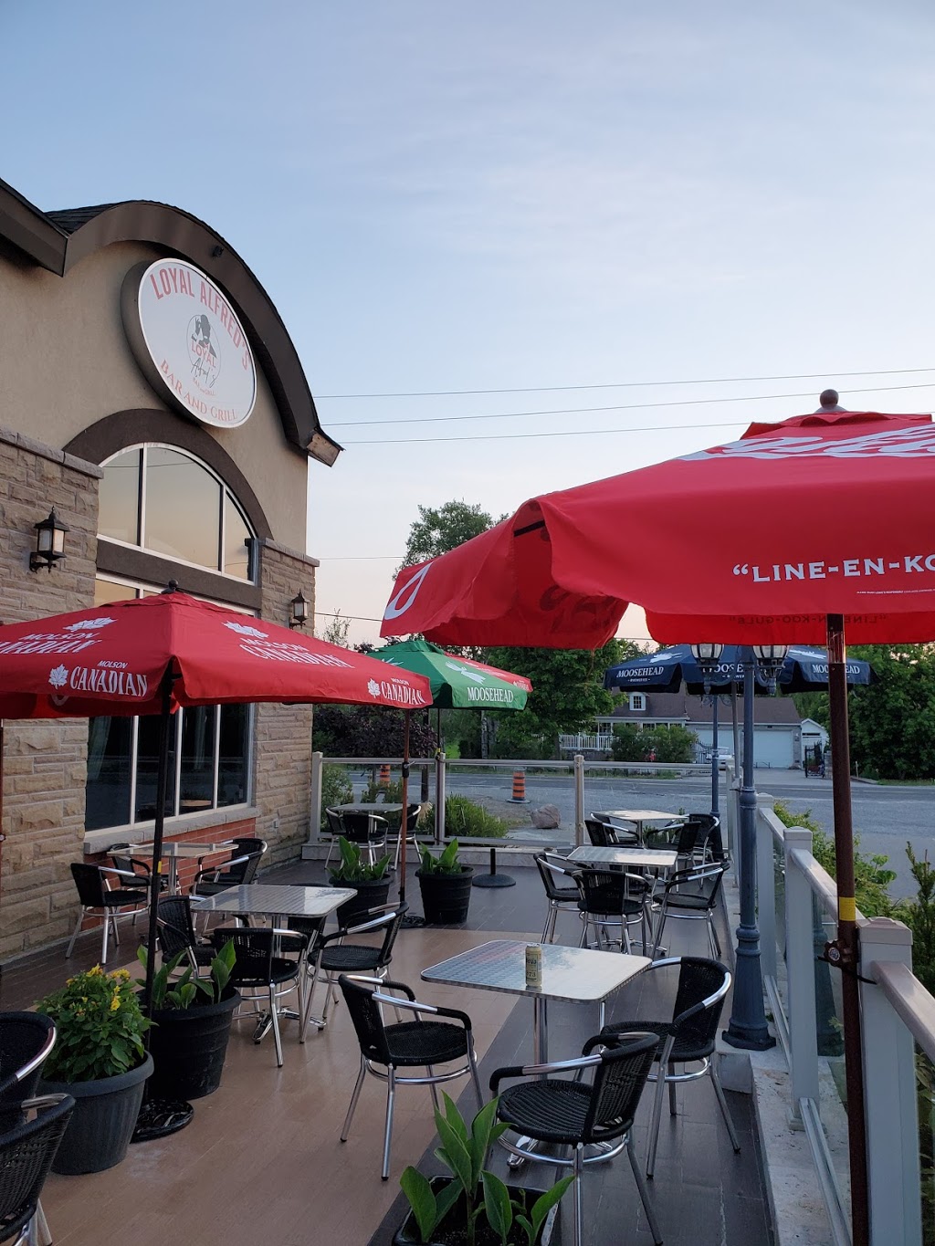 Loyal Alfreds Bar and Grill | 20215 Woodbine Ave, Queensville, ON L0G 1R0, Canada | Phone: (905) 478-4100