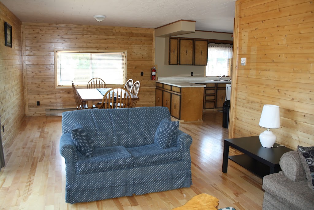 Wireless Bay Cottages | 112 Bay St, Tobermory, ON N0H 2R0, Canada | Phone: (855) 596-2999