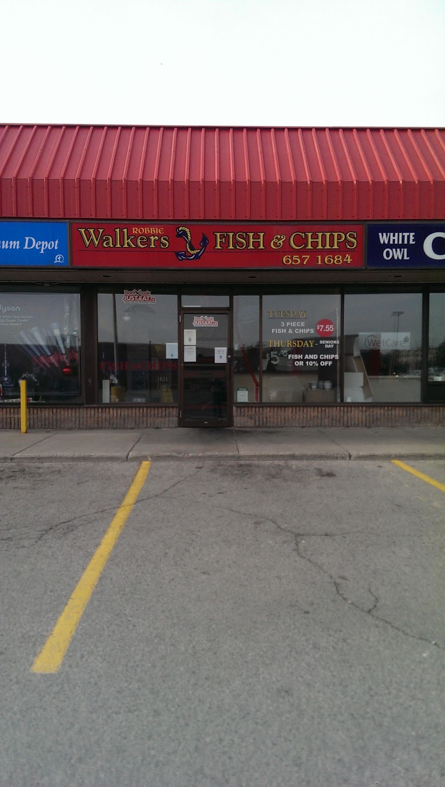 Robbie Walkers Fish & Chips | 1225 Wonderland Rd N, London, ON N6G 4X2, Canada | Phone: (519) 657-1684