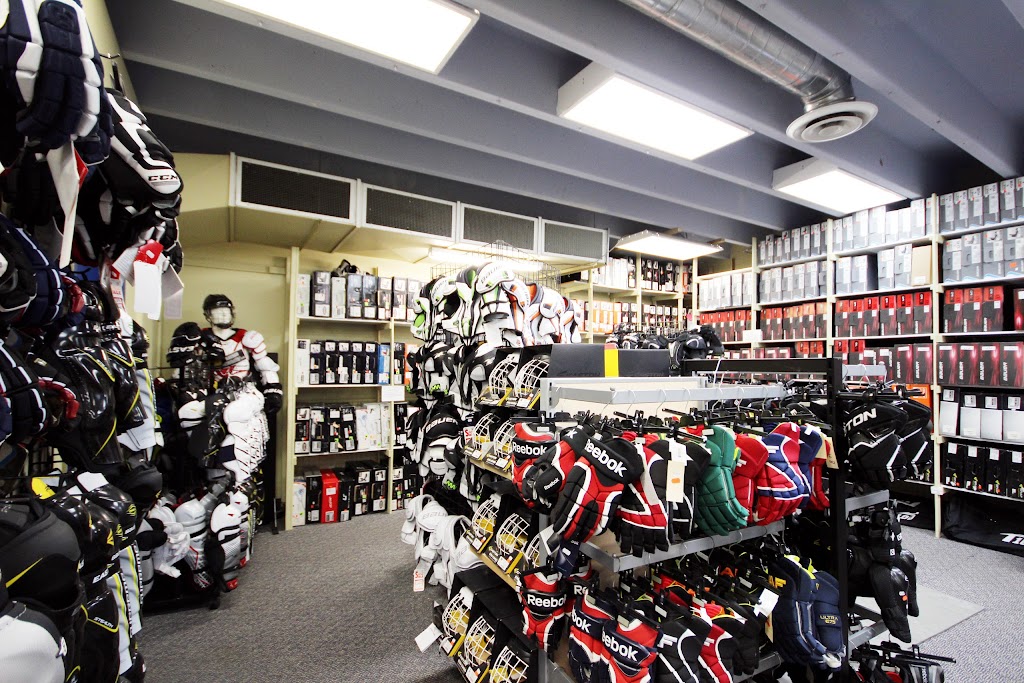 Figure 8 / Hockey One Skate Specialists | 380 Industrial Ave, Ottawa, ON K1G 0Y9, Canada | Phone: (613) 731-4007