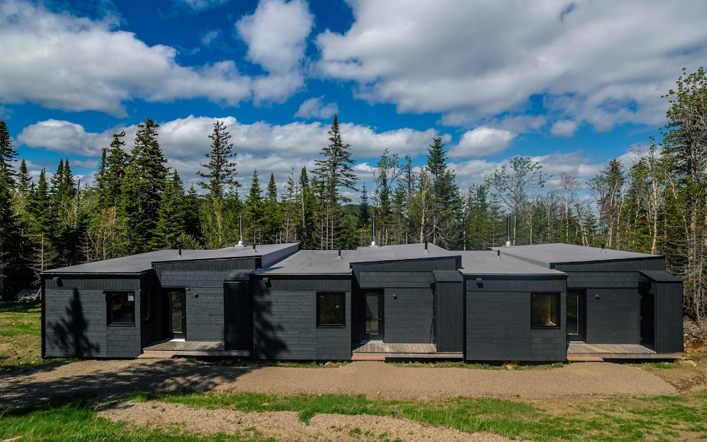 Les Refuges du Massif de Charlevoix | 185 Chem. du Massif, Petite-Rivière-Saint-François, QC G0A 2L0, Canada | Phone: (581) 888-8139