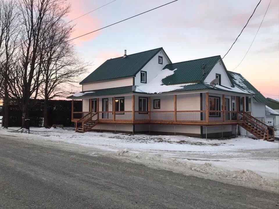 RENOVATION/VITRERIE RF INC. | 5747 Bd Frontenac E, Thetford Mines, QC G6H 4H8, Canada | Phone: (418) 333-2845