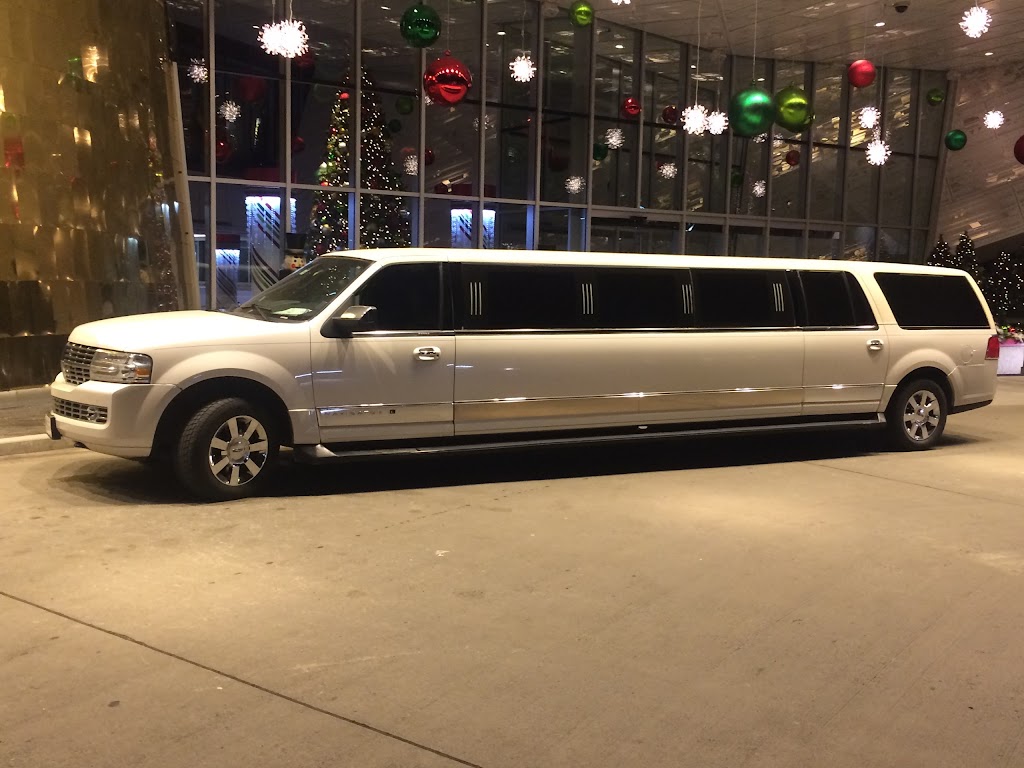 LAVAL ECCENTRIC LIMO | 2846 Boul. le Corbusier, Laval, QC H7L 3S1, Canada | Phone: (514) 560-5466