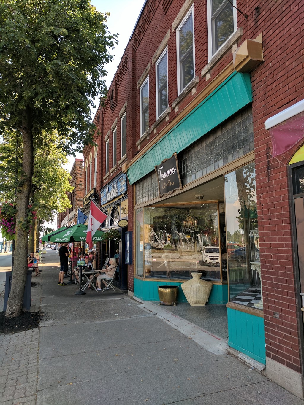 Picket Fence | 230 West St, Port Colborne, ON L3K 4E3, Canada | Phone: (905) 835-2002