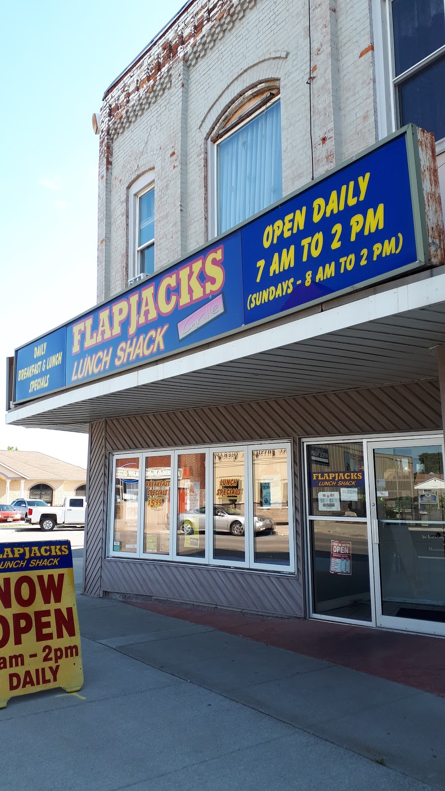 Flapjacks Family Restaurant | 58 Queen St N, Tilbury, ON N0P 2L0, Canada | Phone: (519) 682-1012