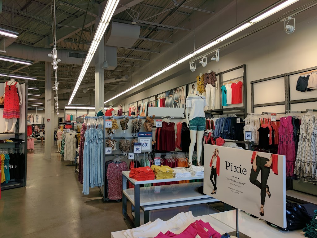 Old Navy Outlet | 300 Taylor Rd SUITE 109, Niagara-on-the-Lake, ON L0S 1J0, Canada | Phone: (905) 704-0665