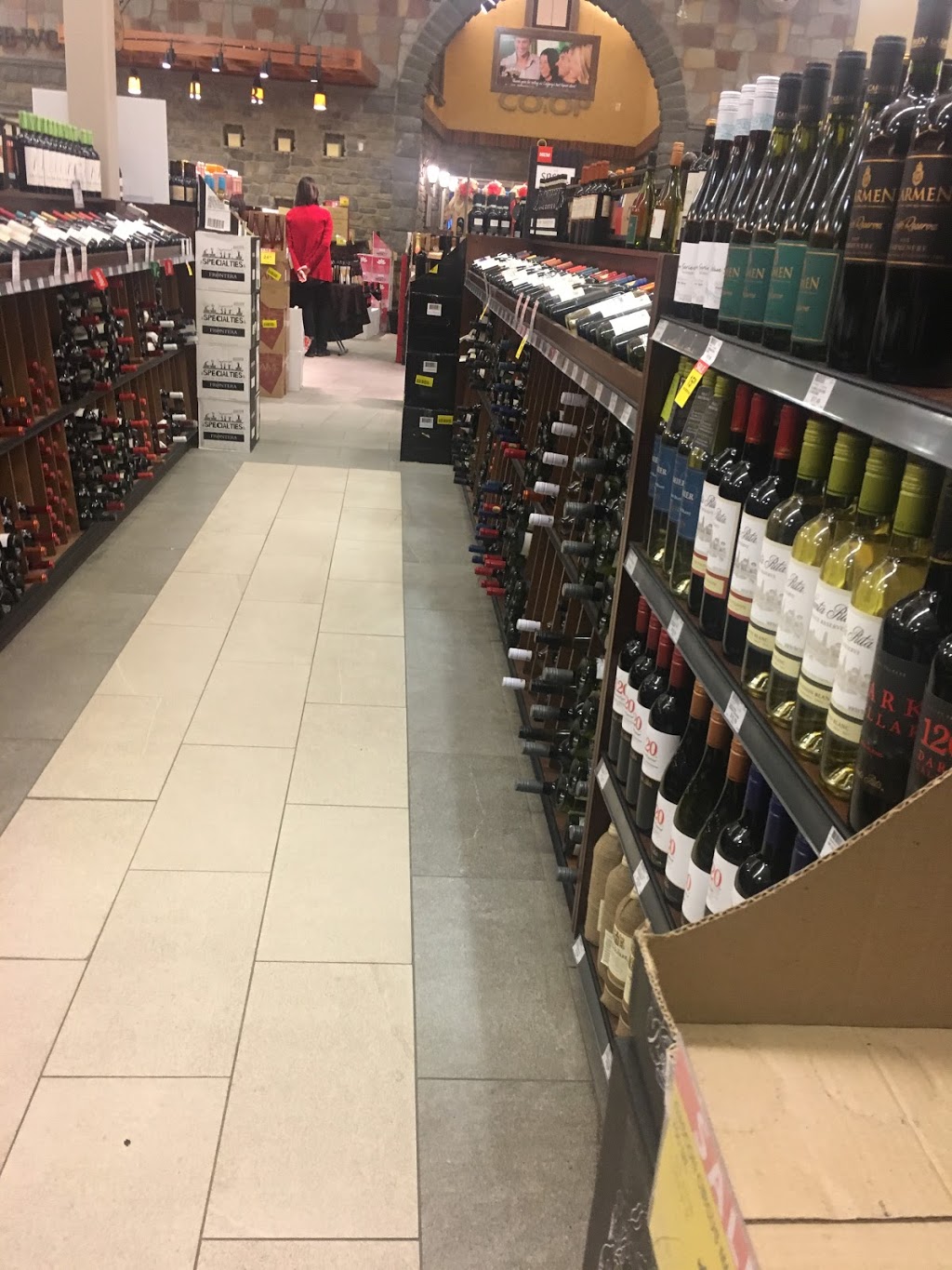 Oakridge Co-op Wine Spirits Beer | 2570 Southland Dr SW, Calgary, AB T2V 4J8, Canada | Phone: (403) 299-5444