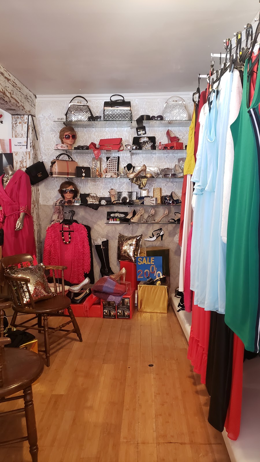 Glamorous - Home Decor and Clothing | 1 Queen St, Innisfil, ON L0L 1L0, Canada | Phone: (647) 675-7203