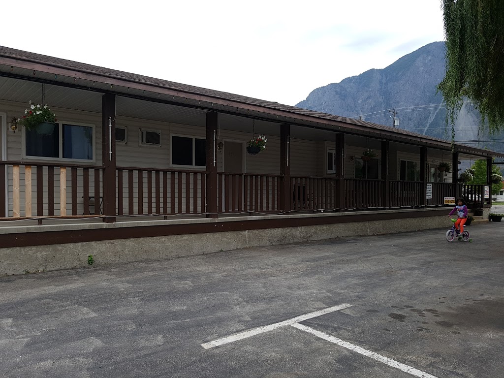 Elks Motel | 310 7th Ave, Keremeos, BC V0X 1N3, Canada | Phone: (250) 499-2043