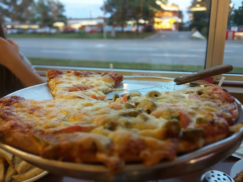 Colonnade Pizza | 461 Hazeldean Rd, Kanata, ON K2L 1V1, Canada | Phone: (613) 831-5599