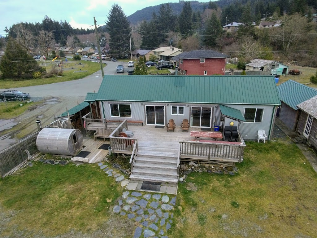 Port Renfrew Beach House | dr, 6624 Queesto Dr, Port Renfrew, BC V0S, Canada | Phone: (250) 217-1534