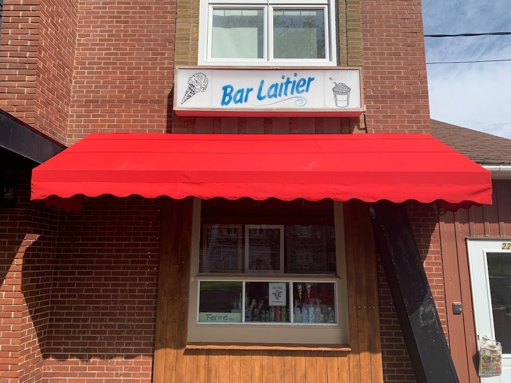 Bar Laitier | 31 Rue Notre Dame E, Trois-Pistoles, QC G0L 4K0, Canada | Phone: (418) 851-6445