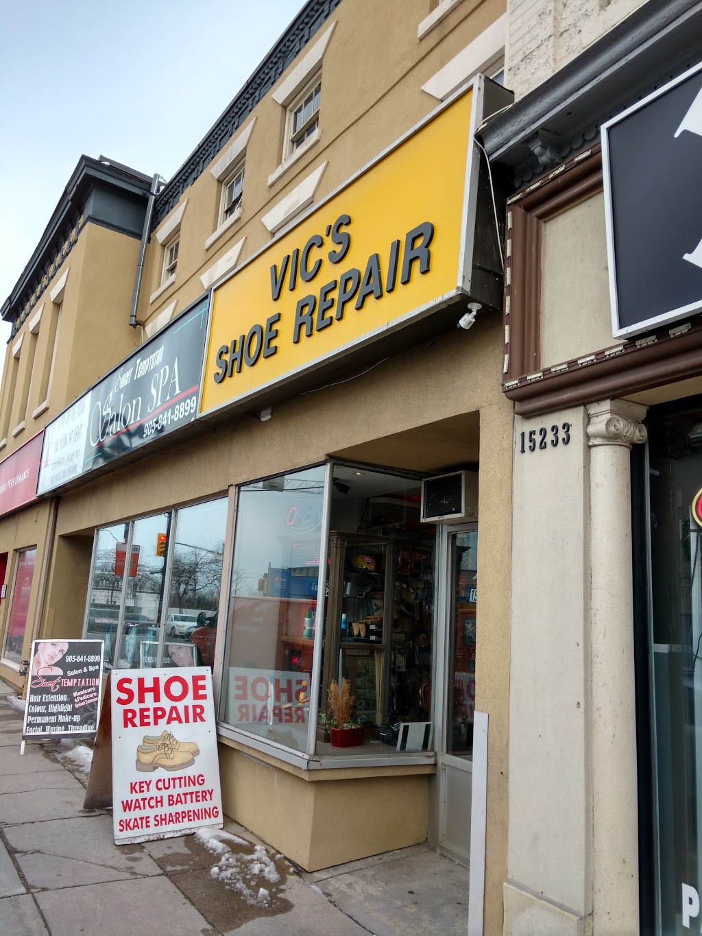 Vics Shoe Repair | 15243 Yonge St, Aurora, ON L4G 1L8, Canada | Phone: (905) 727-2341