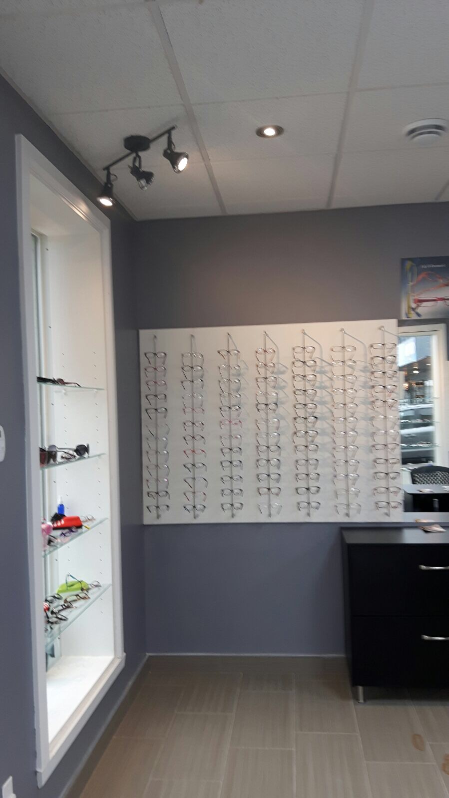 Optique Harmonie | 4371 Boul Notre-Dame, Laval, QC H7W 1T4, Canada | Phone: (579) 640-1525