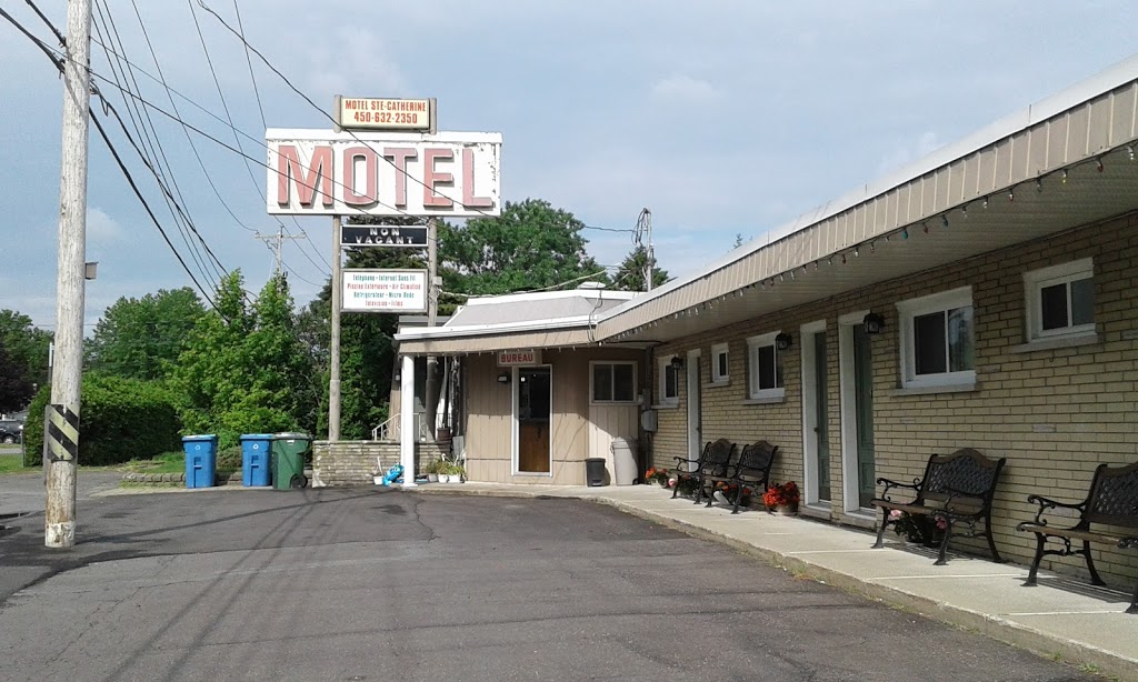 Motel Sainte-Catherine | 3000 Boulevard Marie-Victorin, Sainte-Catherine, QC J5C 1Z3, Canada | Phone: (450) 632-2350