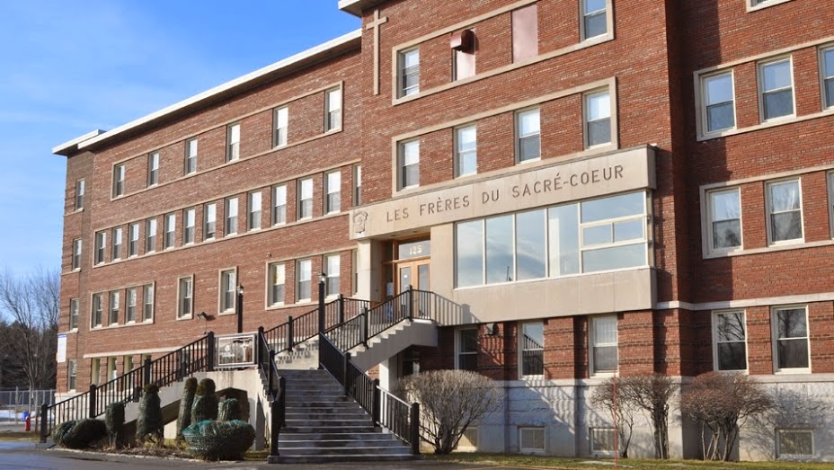 École secondaire de Bromptonville | 125 Rue du Frère-Théode, Sherbrooke, QC J1C 0S3, Canada | Phone: (819) 846-2738