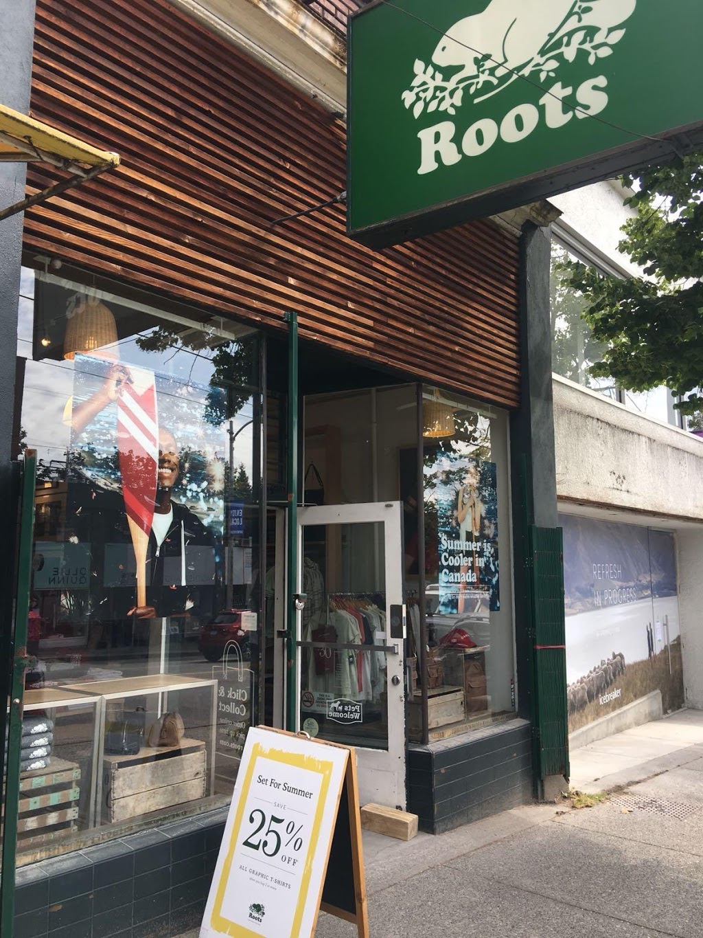 Roots | 2091 W 4th Ave, Vancouver, BC V6J 1N3, Canada | Phone: (604) 629-1195