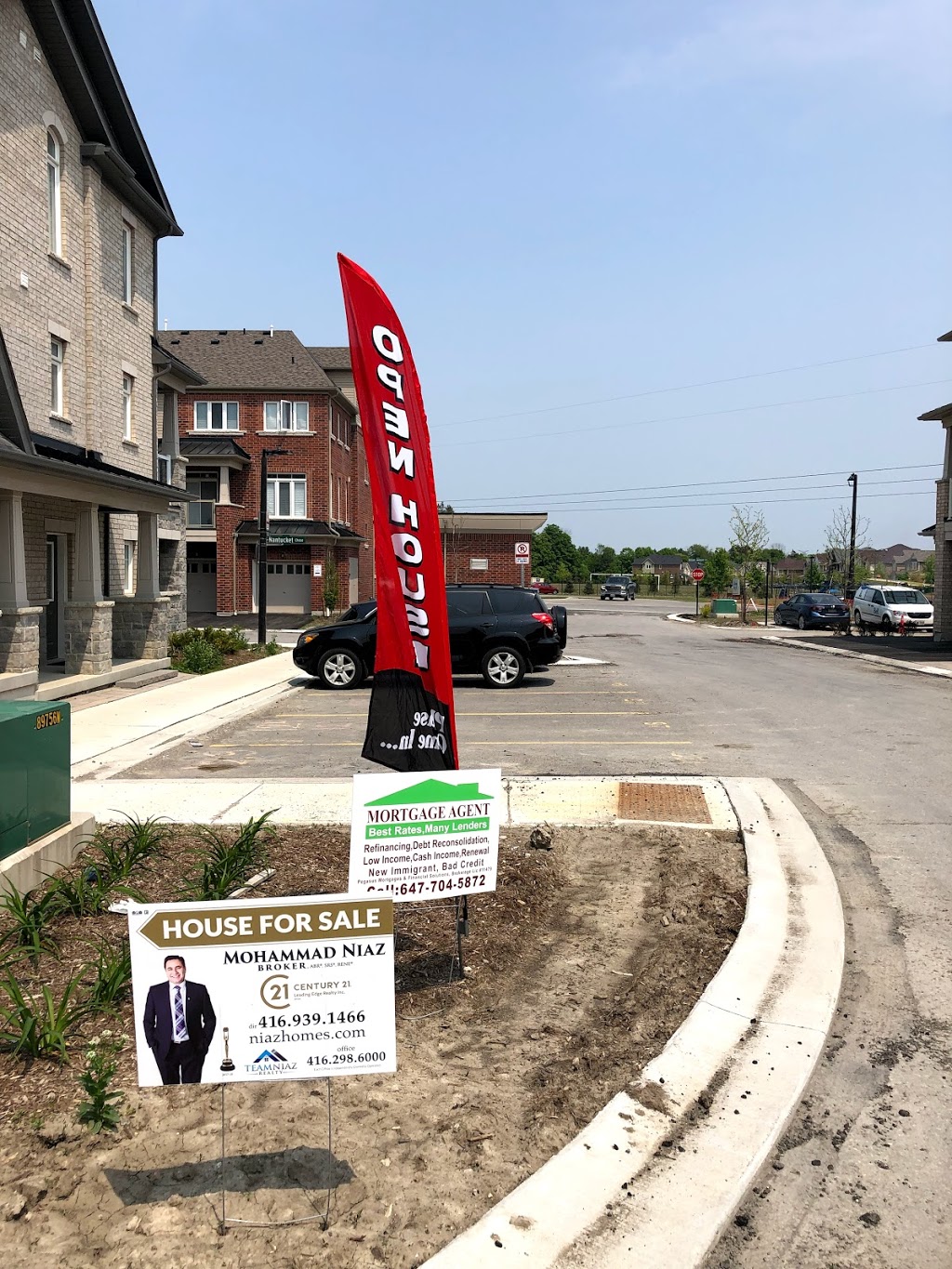 Team Niaz Realty, Century 21 Leading Edge Realty | 201-1825 Markham Rd, Scarborough, ON M1B 4Z9, Canada | Phone: (647) 226-1466