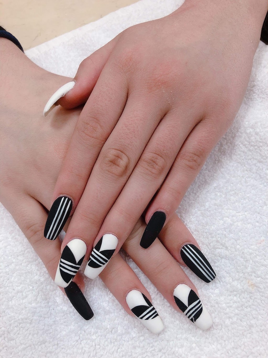 Nice One Nails | 9465 Mississauga Rd #7, Brampton, ON L6X 0B3, Canada | Phone: (905) 454-3229