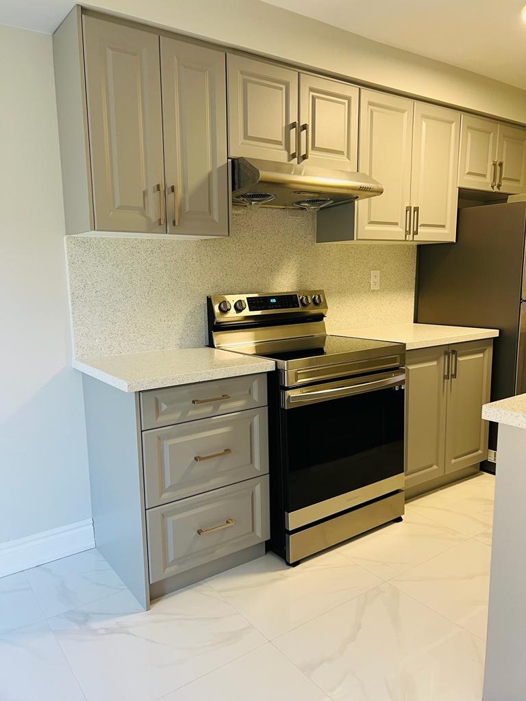 Dev’s Kitchen Cabinets | 22 Southwell Pl, Brampton, ON L6Z 4S8, Canada | Phone: (306) 261-0021