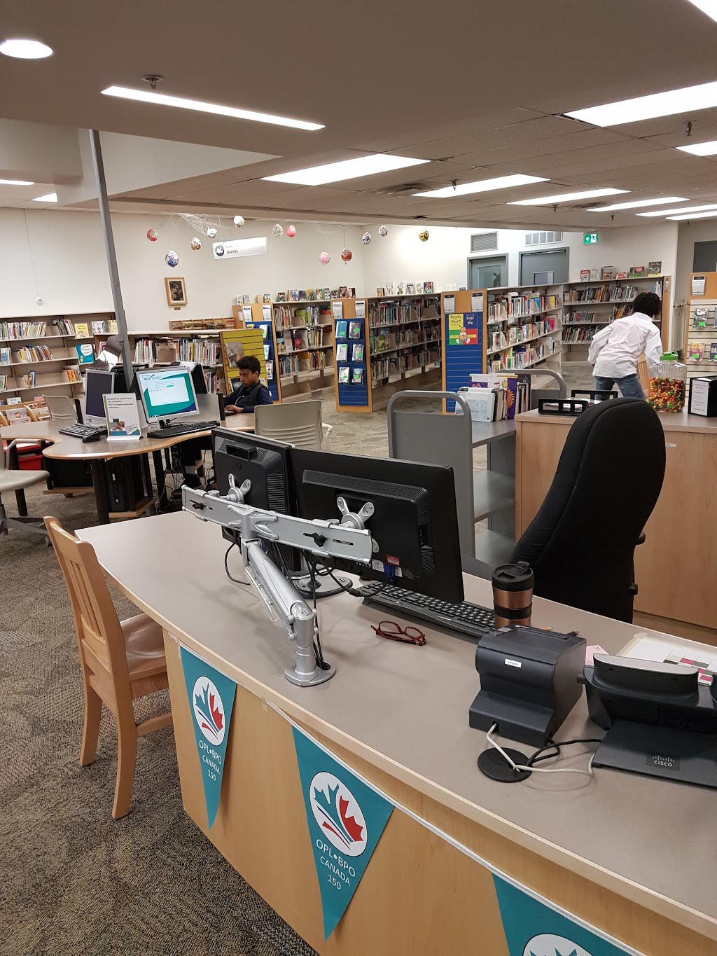 Ottawa Public Library - Elmvale Acres | 1910 St Laurent Blvd, Ottawa, ON K1G 1A4, Canada | Phone: (613) 580-2940