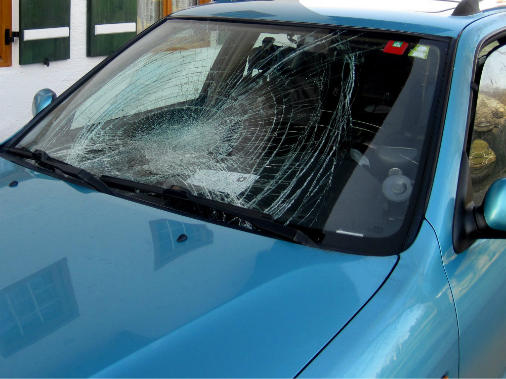 Etobicoke Auto Glass Repair | 23 Bergamot Ave #6, Etobicoke, ON M9W 1W1, Canada | Phone: (416) 945-9323