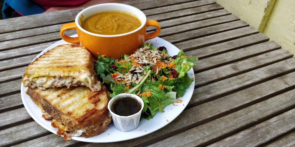 Vesuvius Cafe | 735 Vesuvius Bay Rd, Salt Spring Island, BC V8K 1L5, Canada | Phone: (250) 537-1515