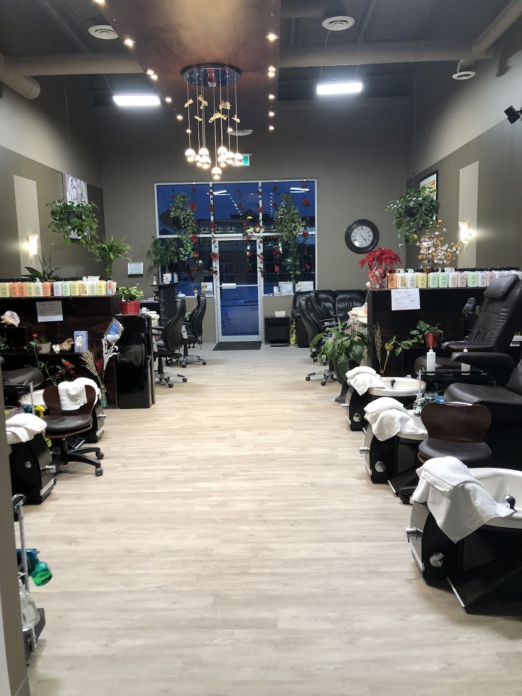 Tm nails | 6037 Parkwood Rd, Blackfalds, AB T4M 0H9, Canada | Phone: (403) 885-8889